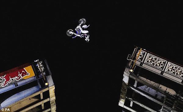 Robbie Madison Jumps Tower Bridge, London, High Order! Robbie Madison Jumps Tower Bridge, London, High Order!