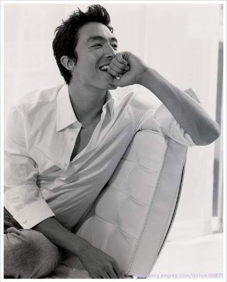 http://i98.photobucket.com/albums/l249/ranierranier/DanielHenney2.jpg hahaha :)