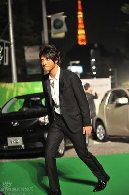 http://i98.photobucket.com/albums/l249/ranierranier/TakeshiKaneshiro.jpg