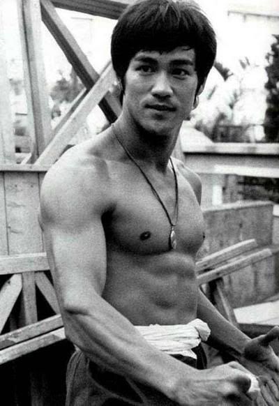 http://i98.photobucket.com/albums/l249/ranierranier/bruce-lee-1.jpg
