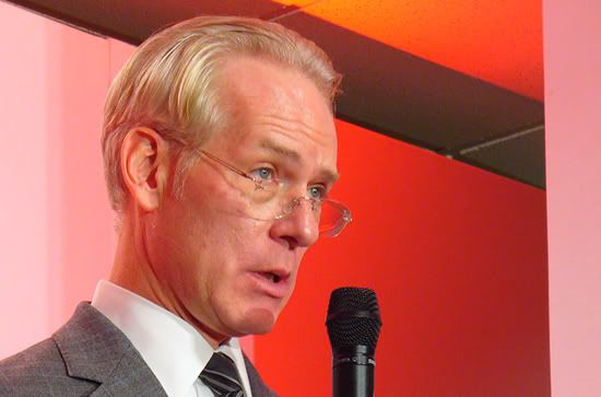 http://i98.photobucket.com/albums/l249/ranierranier/tim_gunn.jpg