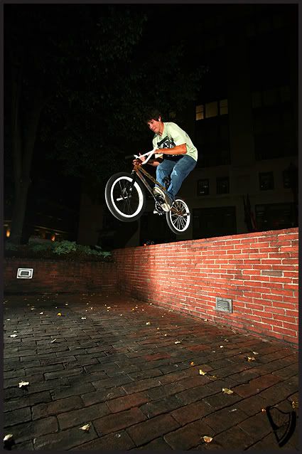 IMAGE: http://i98.photobucket.com/albums/l251/22wannabe/billbspin092107.jpg