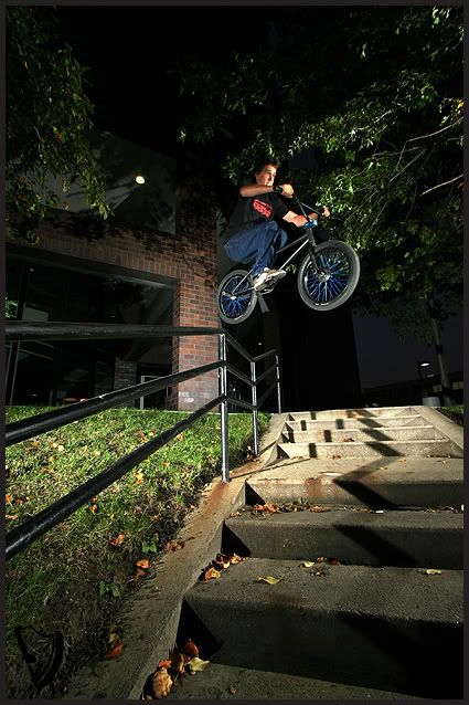 IMAGE: http://i98.photobucket.com/albums/l251/22wannabe/frosthop092307.jpg