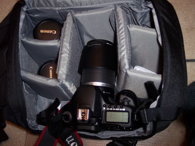 IMAGE: http://i98.photobucket.com/albums/l253/drumebskater/camerabag.jpg