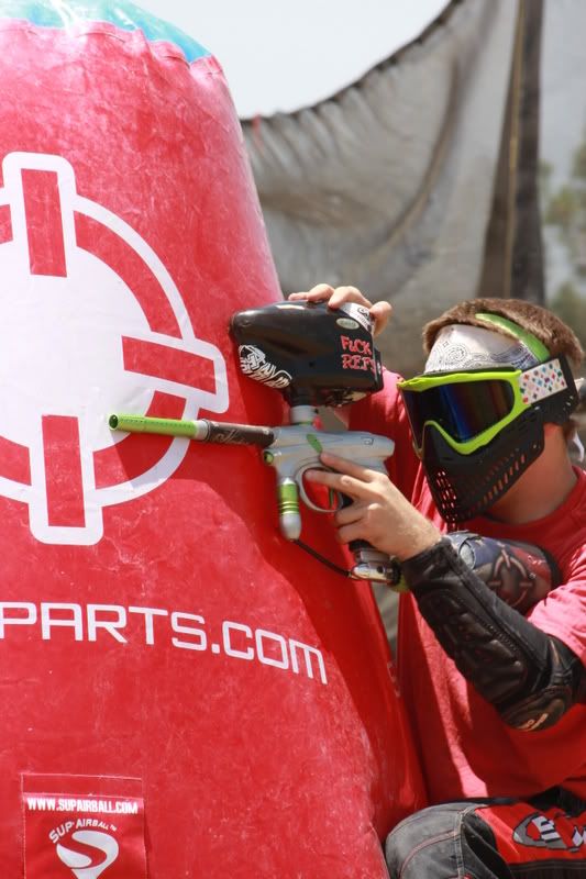 IMAGE: http://i98.photobucket.com/albums/l253/drumebskater/fort%20xball%20july27th%20unedited/5e0d4ebd.jpg