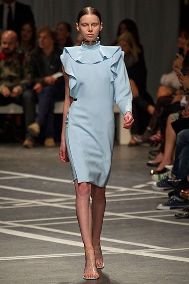  photo hbz-Givenchy-pfw13-01-lgn.jpg