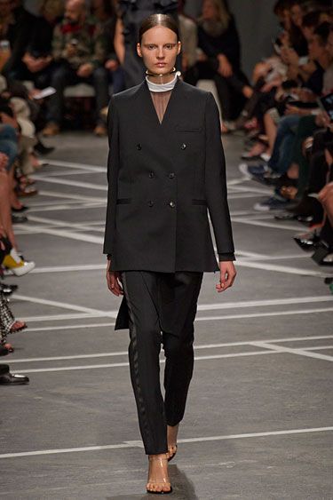  photo hbz-Givenchy-pfw13-02-lgn.jpg