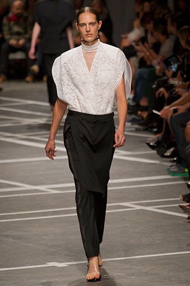  photo hbz-Givenchy-pfw13-03-lgn.jpg