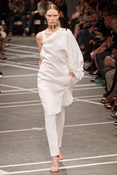  photo hbz-Givenchy-pfw13-05-lgn.jpg