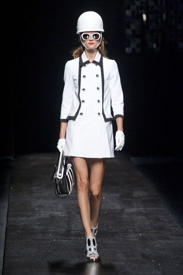  photo hbz-Moschino-RS13-0005-lgn.jpg