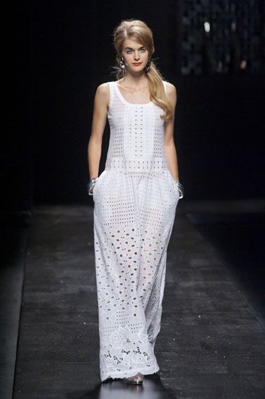  photo hbz-Moschino-RS13-0576-lgn.jpg