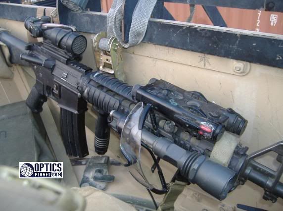 iraq-gun-surefire-trijicon.jpg