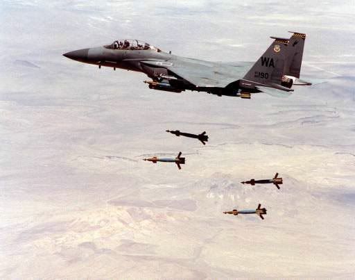 Forum Image: http://i98.photobucket.com/albums/l268/blaze_bck/F-15Edropingbombs.jpg