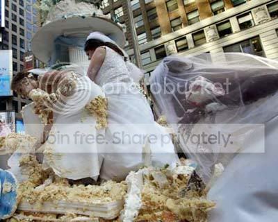 wedding_cake_attack5.jpg