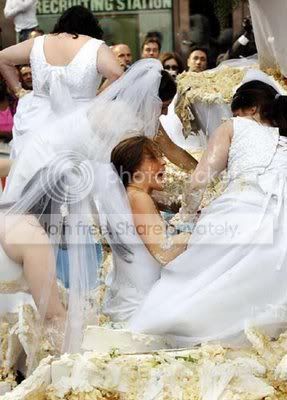 wedding_cake_attack8.jpg